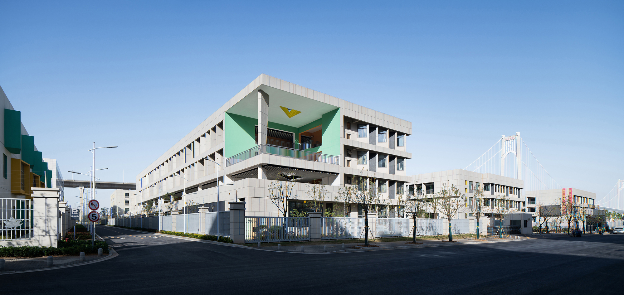 Nanjing Qixia Mountain Shibuqiao Central School / Nanjing Bangjian Urban Architectural Group-12