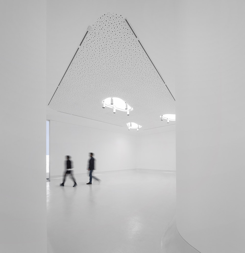 融于老城景观的文化艺术中心 / Pedro Gadanho + CVDB Arquitectos-8