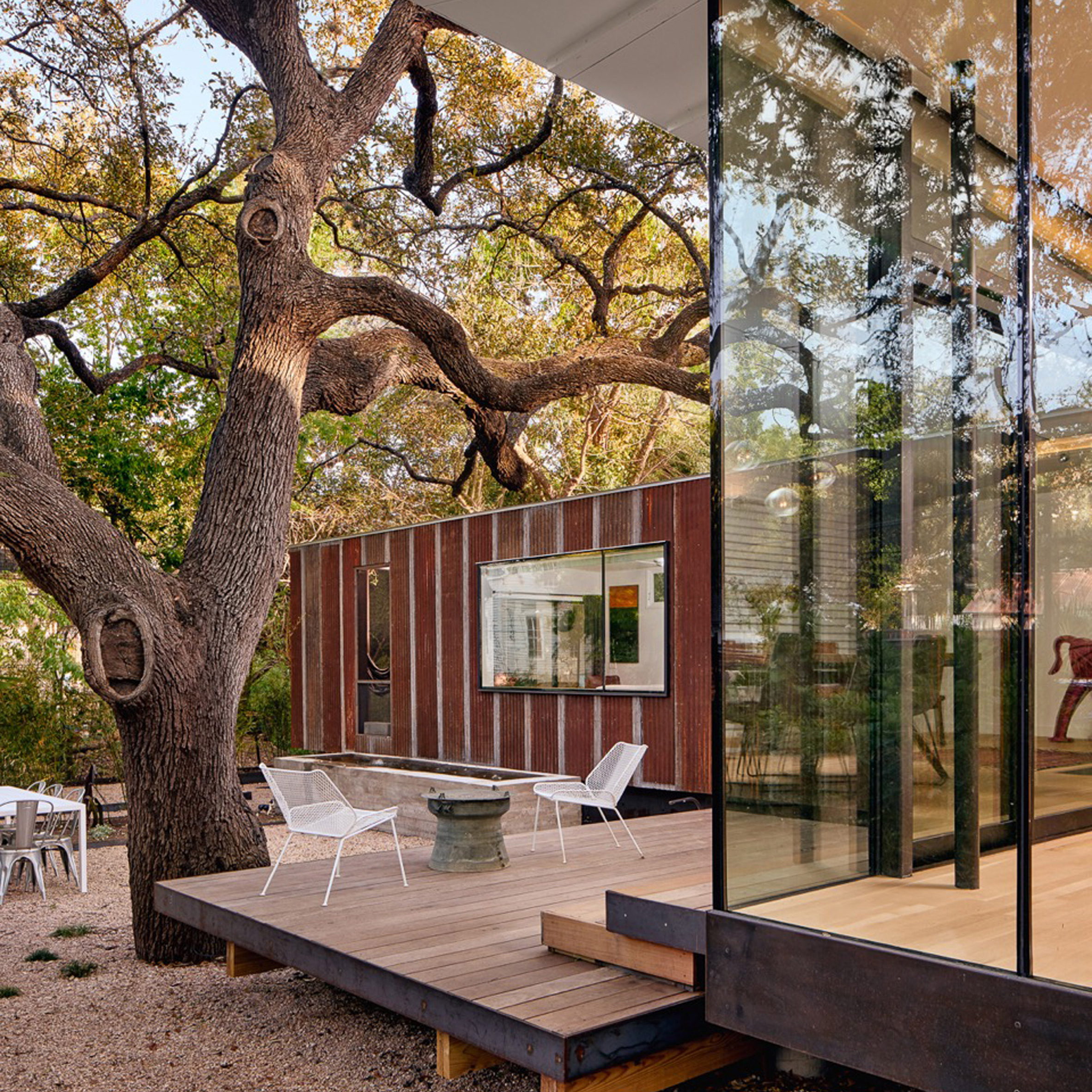 Nick Deaver enlarges 1930s Austin cottage with glass and metal additions-0