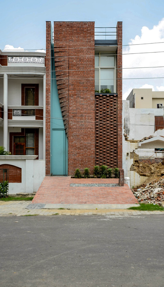 砖墙幕布 · 小空间大创意的办公室设计-16