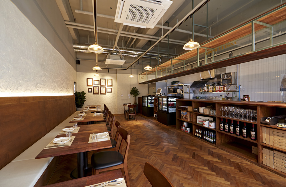 白色与木色交织的 20 平米小空间魔法-5