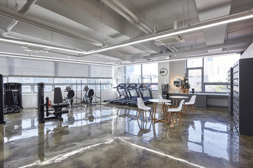 简约白调，70 平私人健身中心的精致设计-8