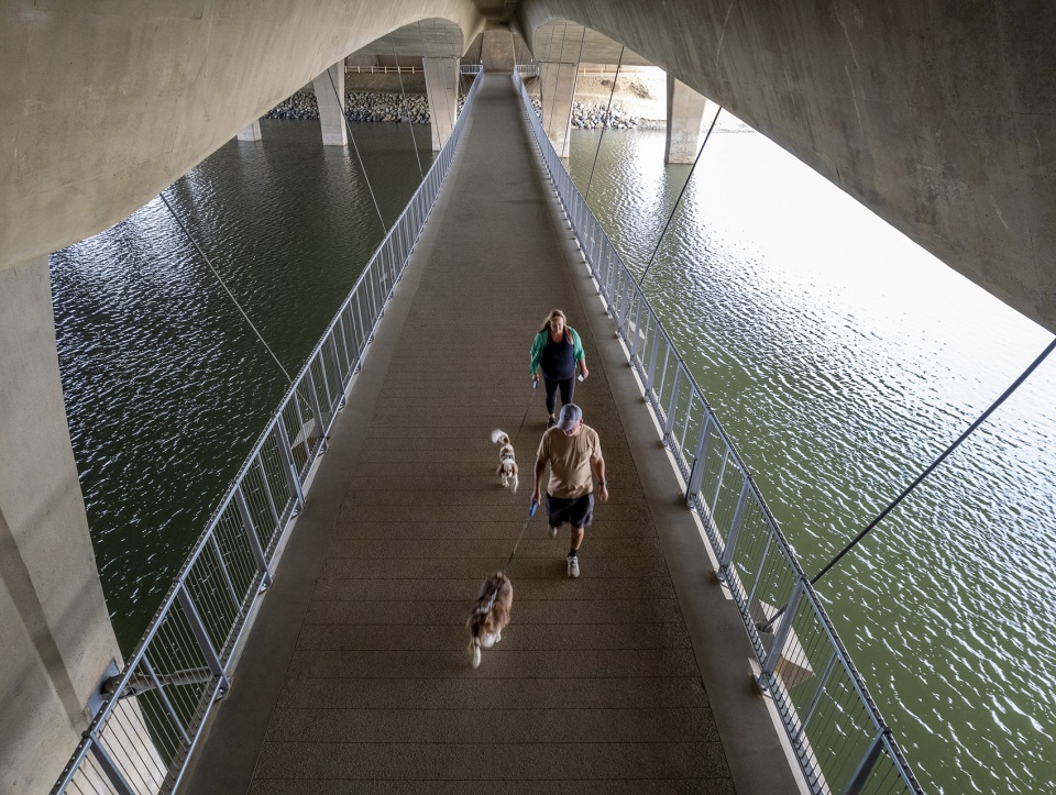 圣埃利霍湖人行天桥丨Safdie Rabines Architects-15