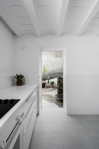Barn Rehabilitation in a House / G+F Arquitectos-28