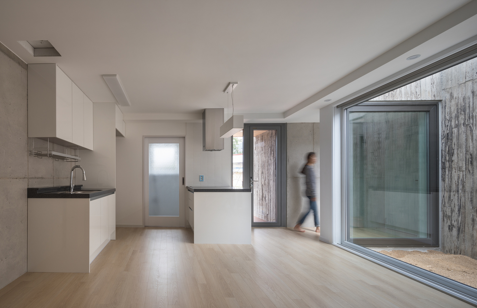 韩国乡村里的现代咖啡屋住宅-23