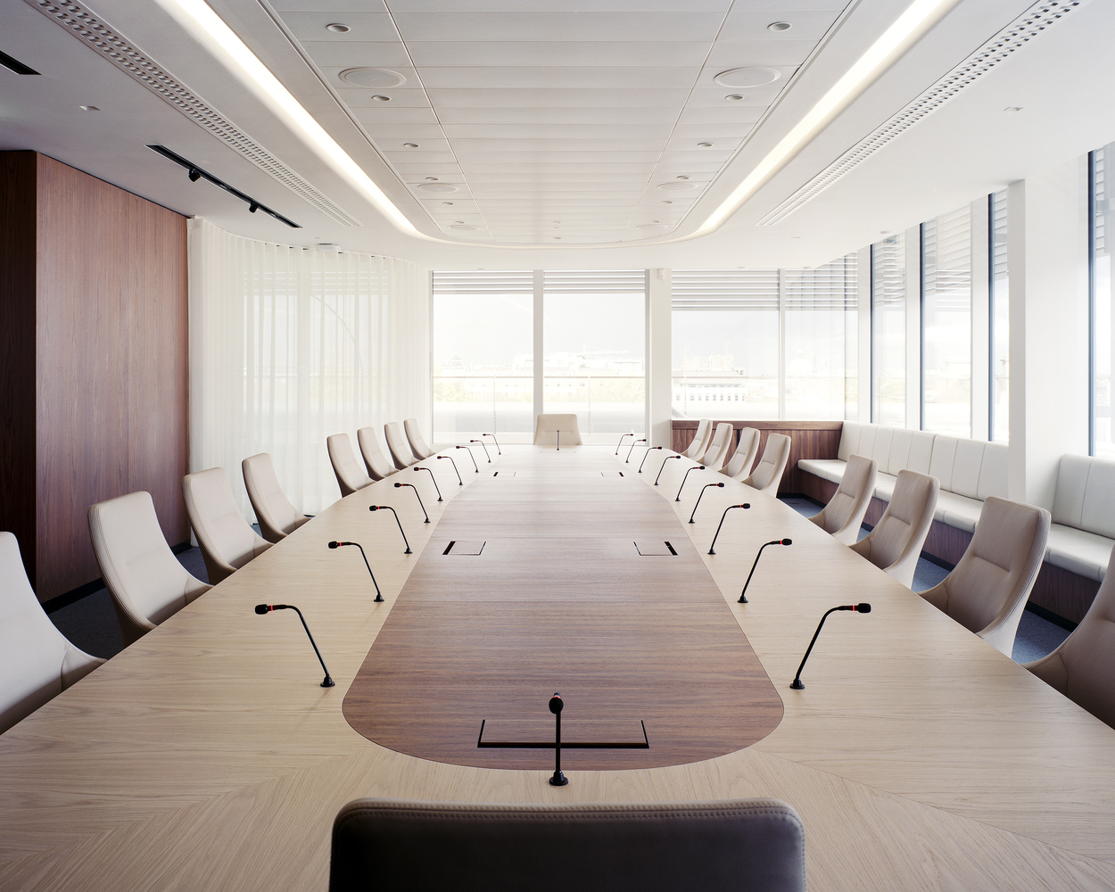 加拿大航空旅行公司都柏林总部 | 流线型设计展现永恒魅力-38