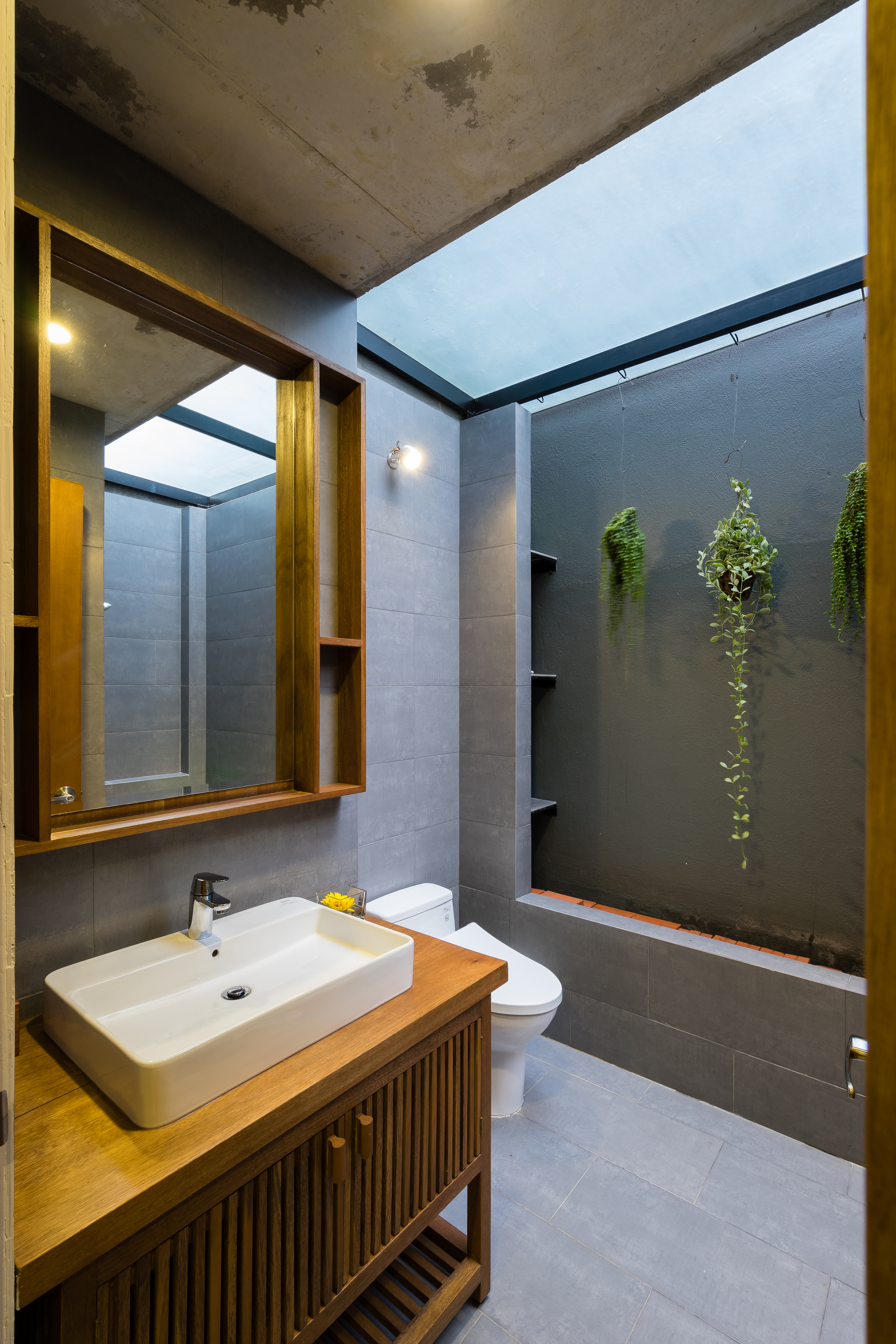 NDC House / Tropical Space-30