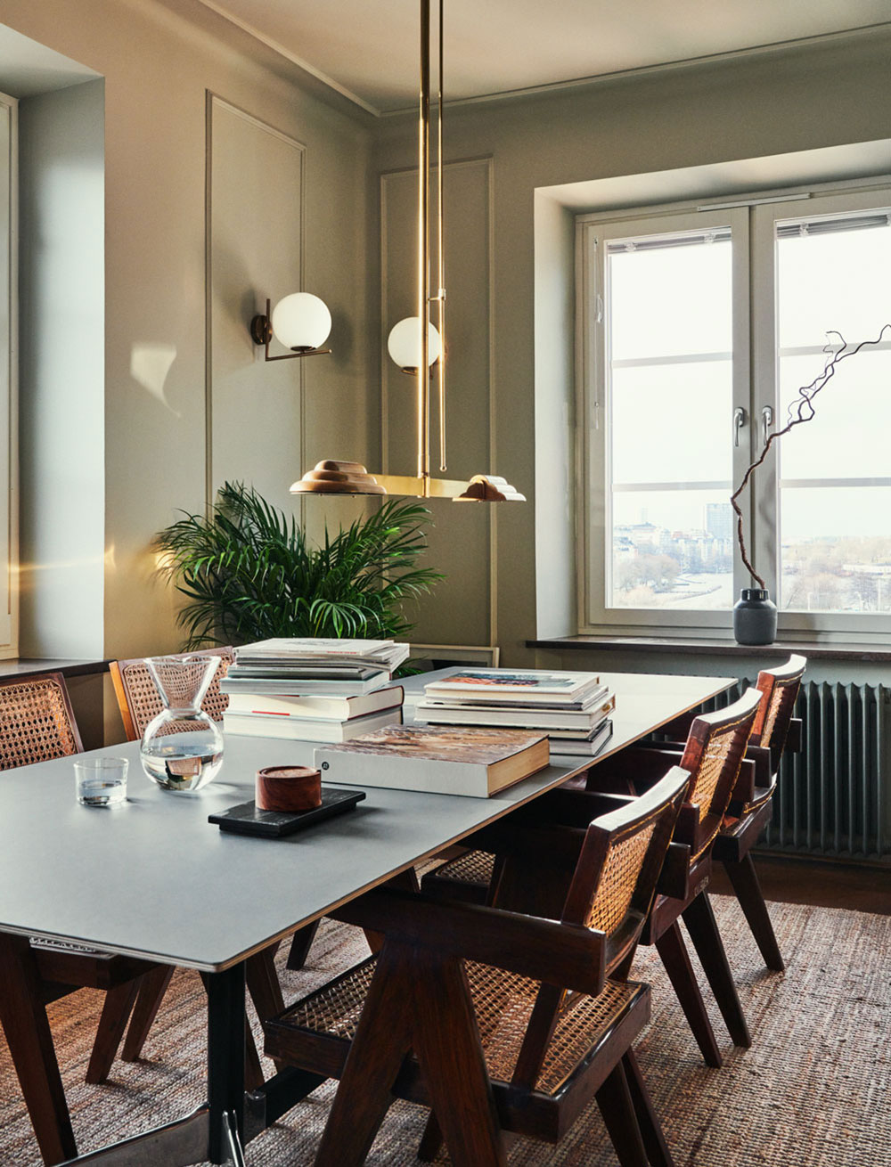 斯德哥尔摩摄影师公寓 | 深色调与木元素的时尚混搭-14