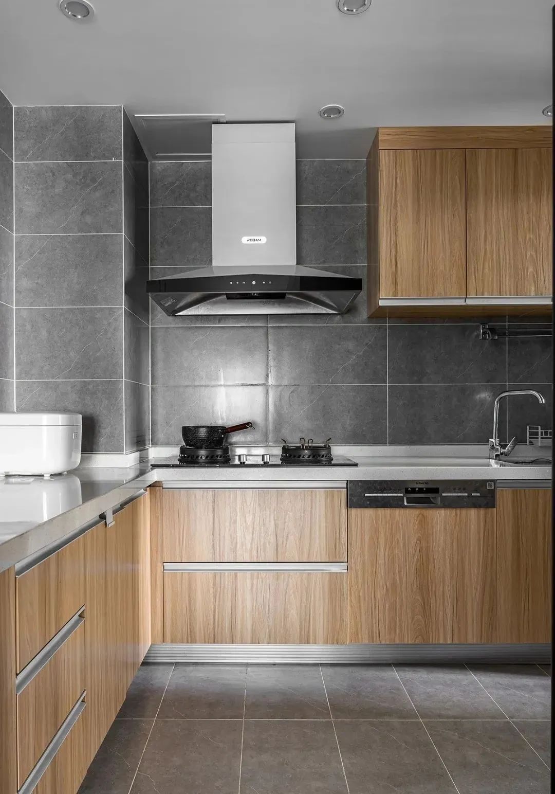 95㎡原木三居室,自然休闲风的设计解读-26