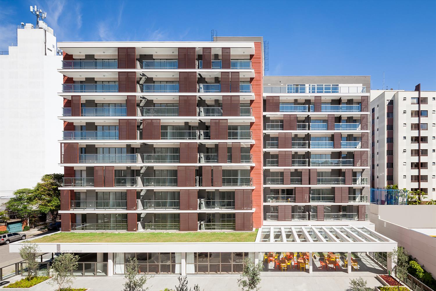 巴西 MEET 项目 | 木质与玻璃的完美结合-1