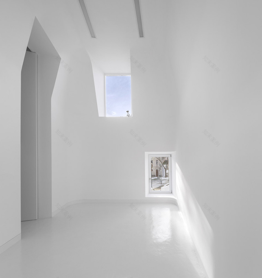 融于老城景观的文化艺术中心 / Pedro Gadanho + CVDB Arquitectos-10