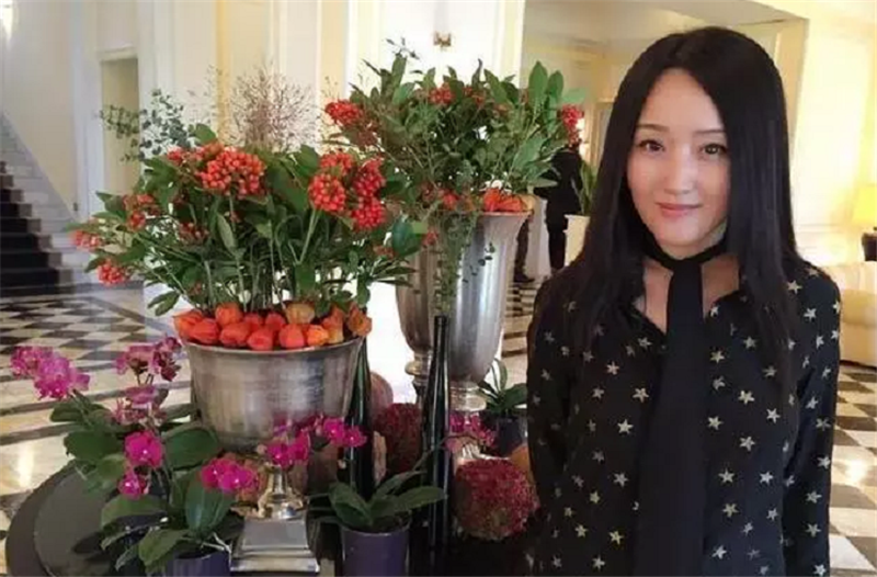 52 岁杨钰莹的 “豪宅” 火了，一个人，养花种菜，与狗相伴，治愈了很多人-18