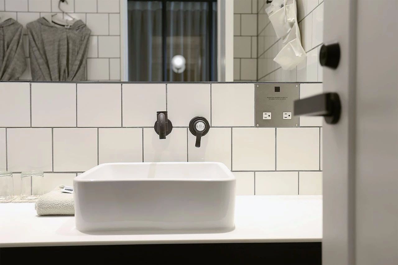 这个LOFT酒店装潢简单 / 住一晚却要6000块-33