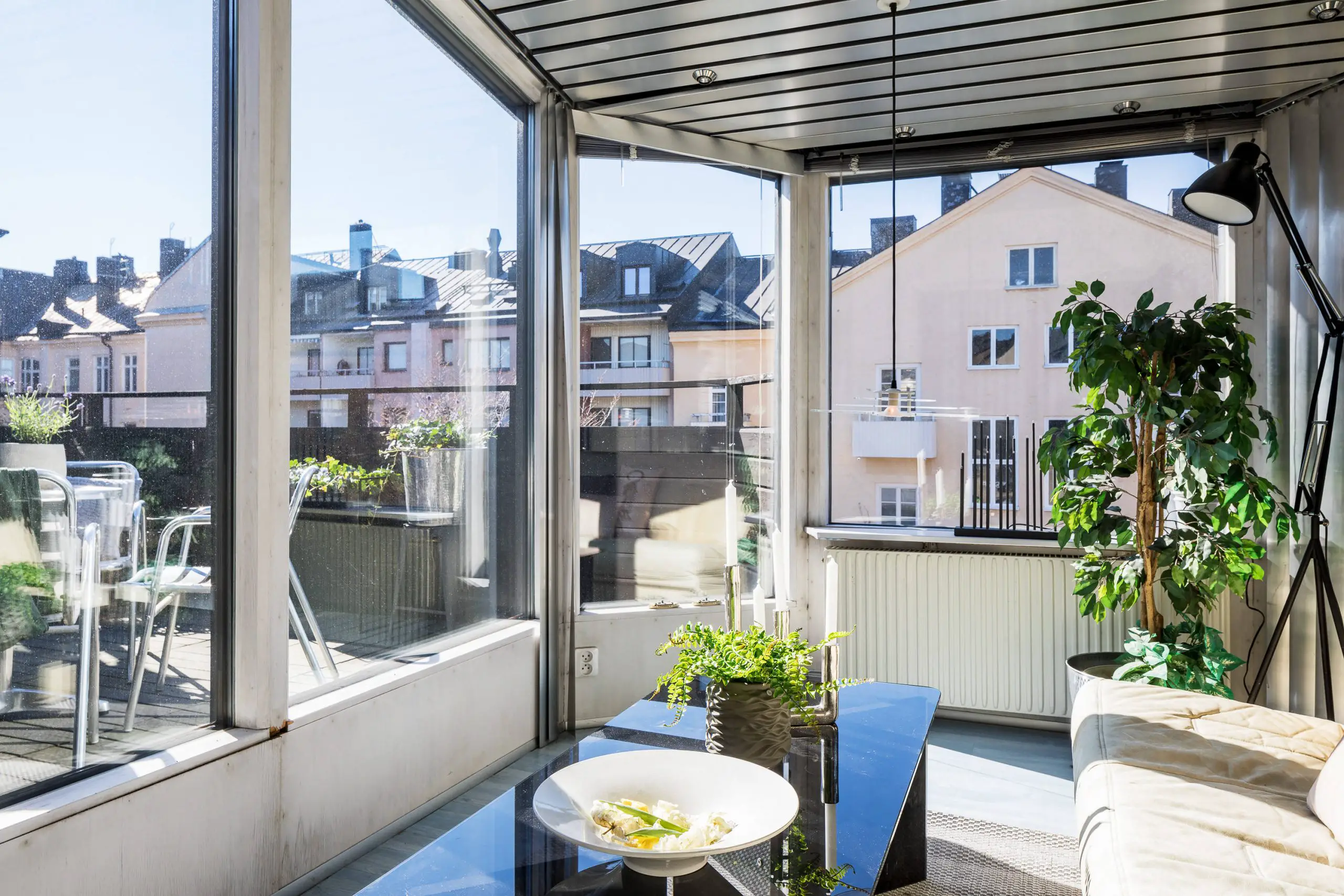 瑞典顶层复式公寓 | 露天阳台，60 年代设计风潮-11