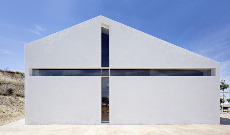 经济实用,融入历史与宗教的乡村教堂设计-14