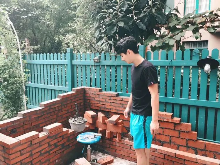 90后夫妻用4年时间，在魔都造了60平米花园，遛狗逗猫，好不惬意~-39