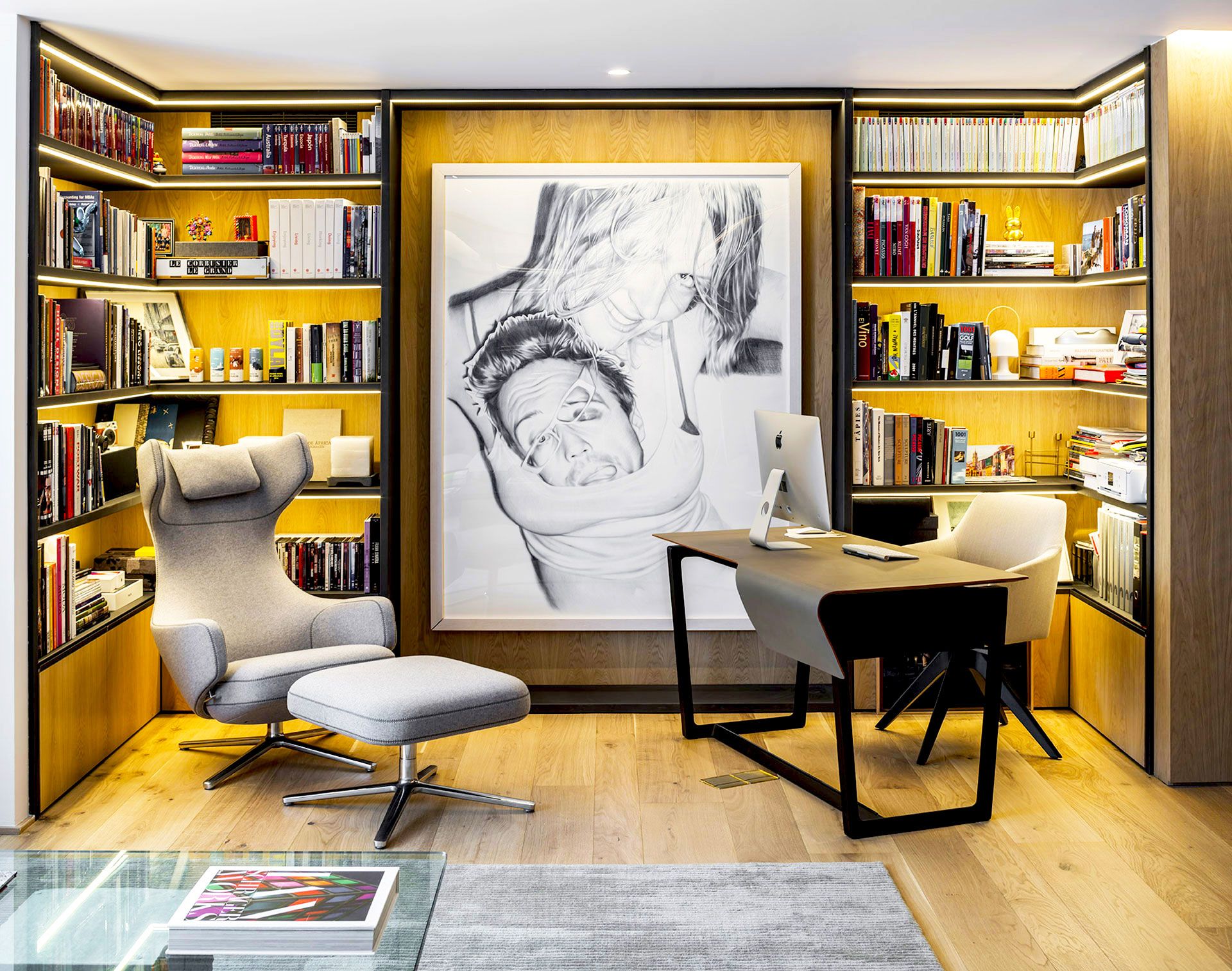 我认为 I HOUSE 可能并不是一个符合常规语义逻辑的表达如果 I  是品牌名首字母、个人名开头字母 、或者某个机构名称的缩略等，那么可以保留  I  不用翻译，直接翻译为  I 酒店，因为  house  常见释义中有 住宅；房子；（有特定用途的）建筑物 等意思，在一些语境中也可指代酒店、民宿这类供人居住的场所

如果这并非你想要的结果，由于这个短语表意不明确，难以准确判断其确切含义，请你提供更多的背景信息或语境 丨SpainMadrid-14