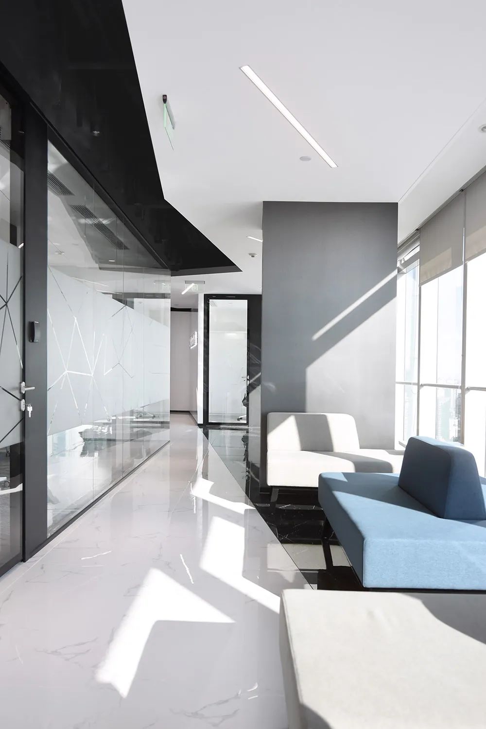 北京 SWAROVSKI 办公室设计 | 黑白灰的水晶空间-8