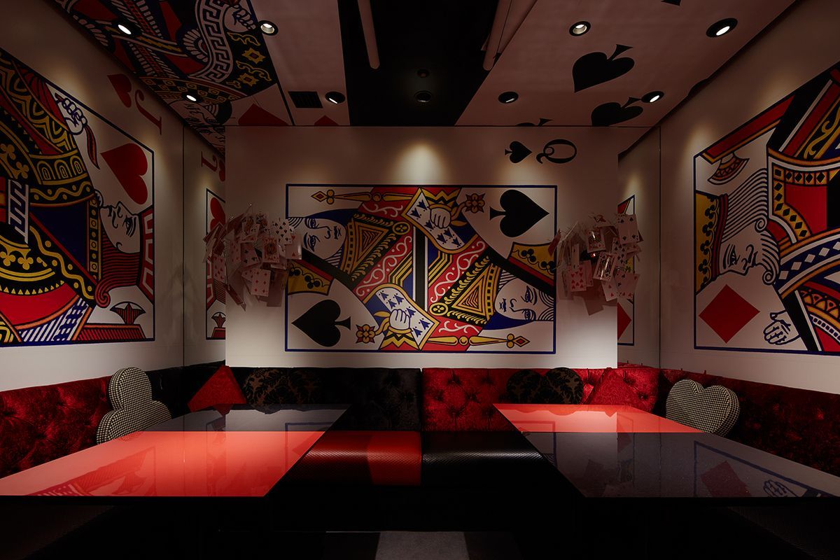 Тематические рестораны Алиса в стране чудес - 40 фото интерьеров-49