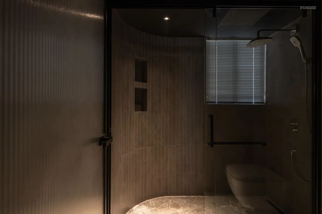 有娃家庭的现代极简风格设计-82