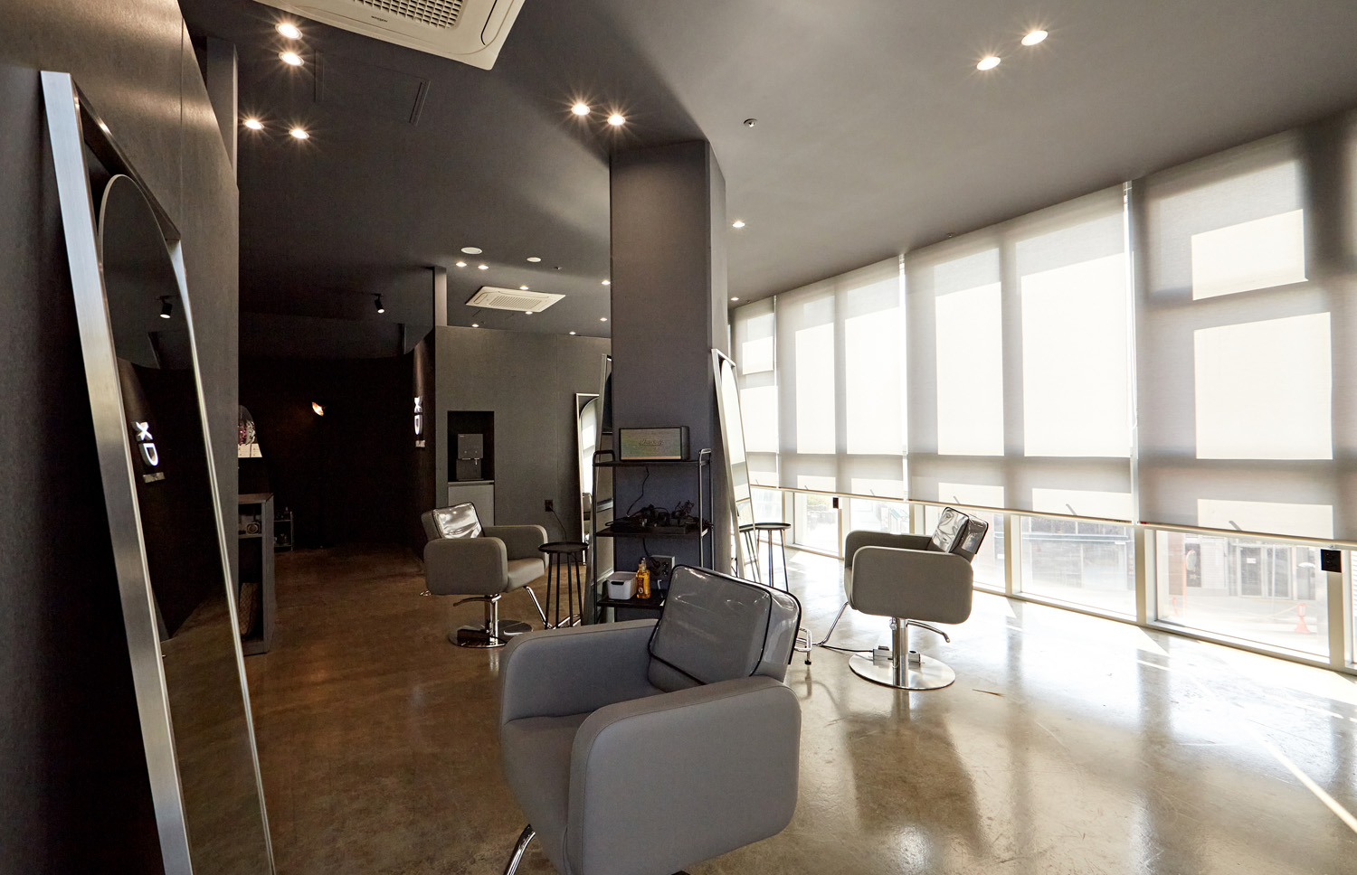 22 平现代男性美容室 | 黑白色调的精致空间-8