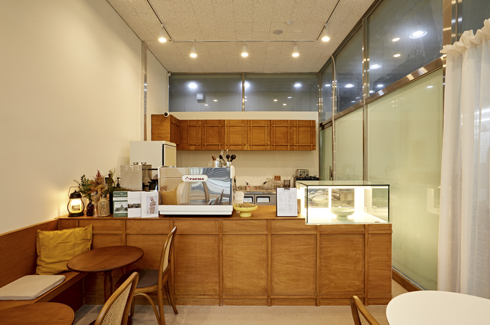 10 坪金浦咖啡厅，极简设计诠释空间魅力-5