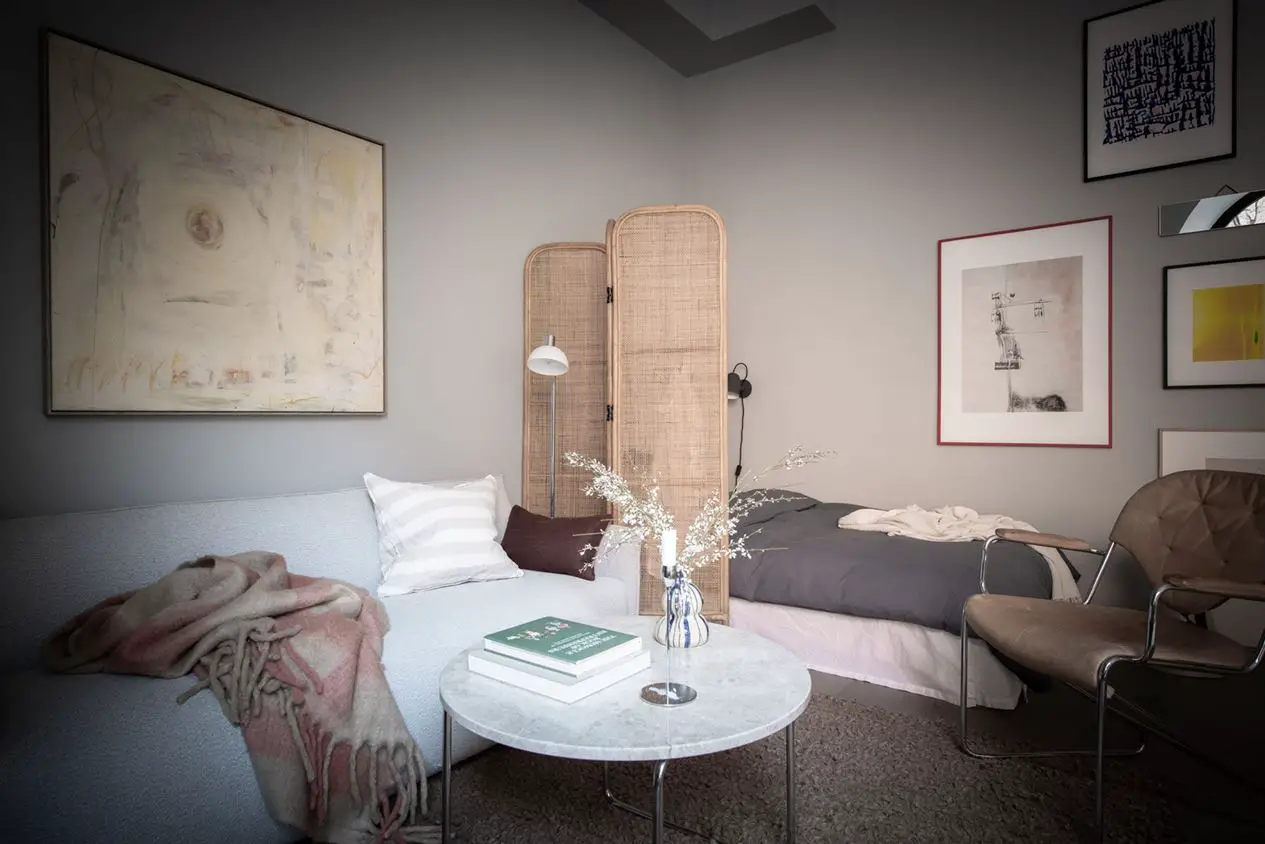 瑞典 35m2 弧形窗工作室 | 古典与现代的完美结合-9