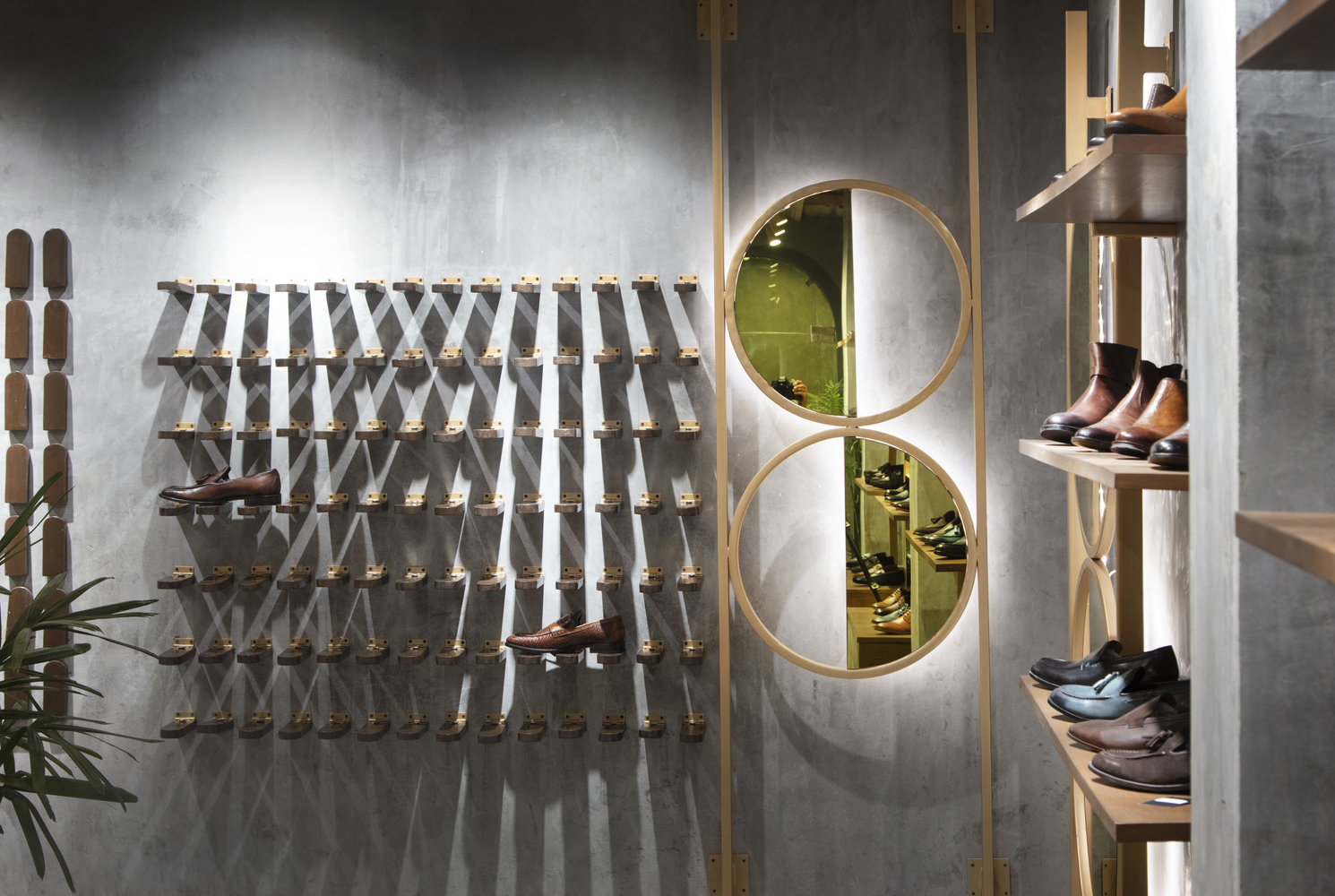 融合建筑美学的奢华鞋店设计-30