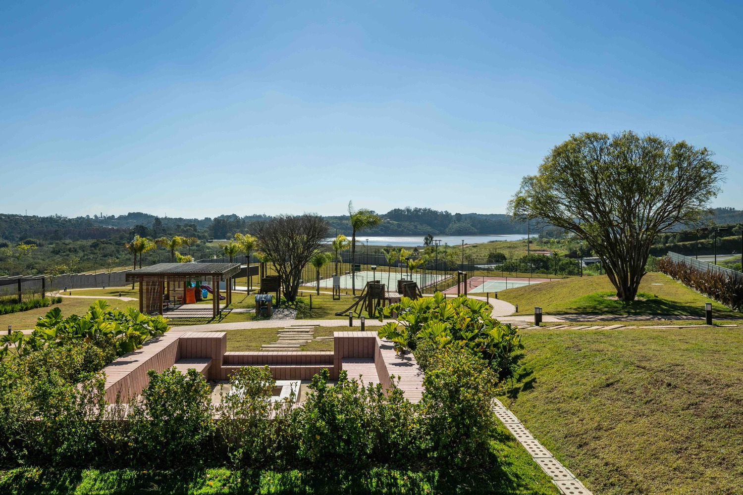 巴西自然景观中的社交俱乐部总部-52