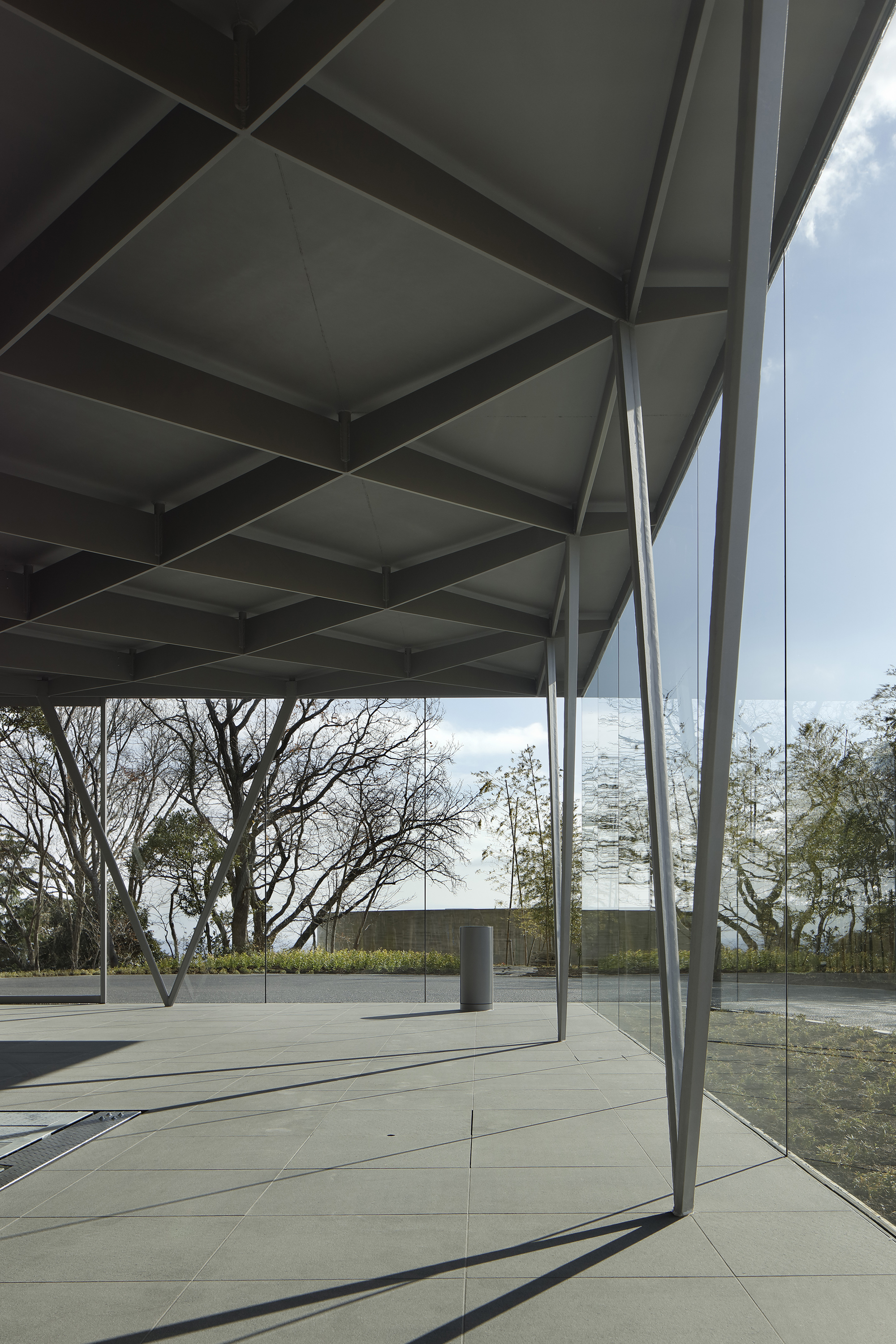 竹林环绕的透明画廊-11