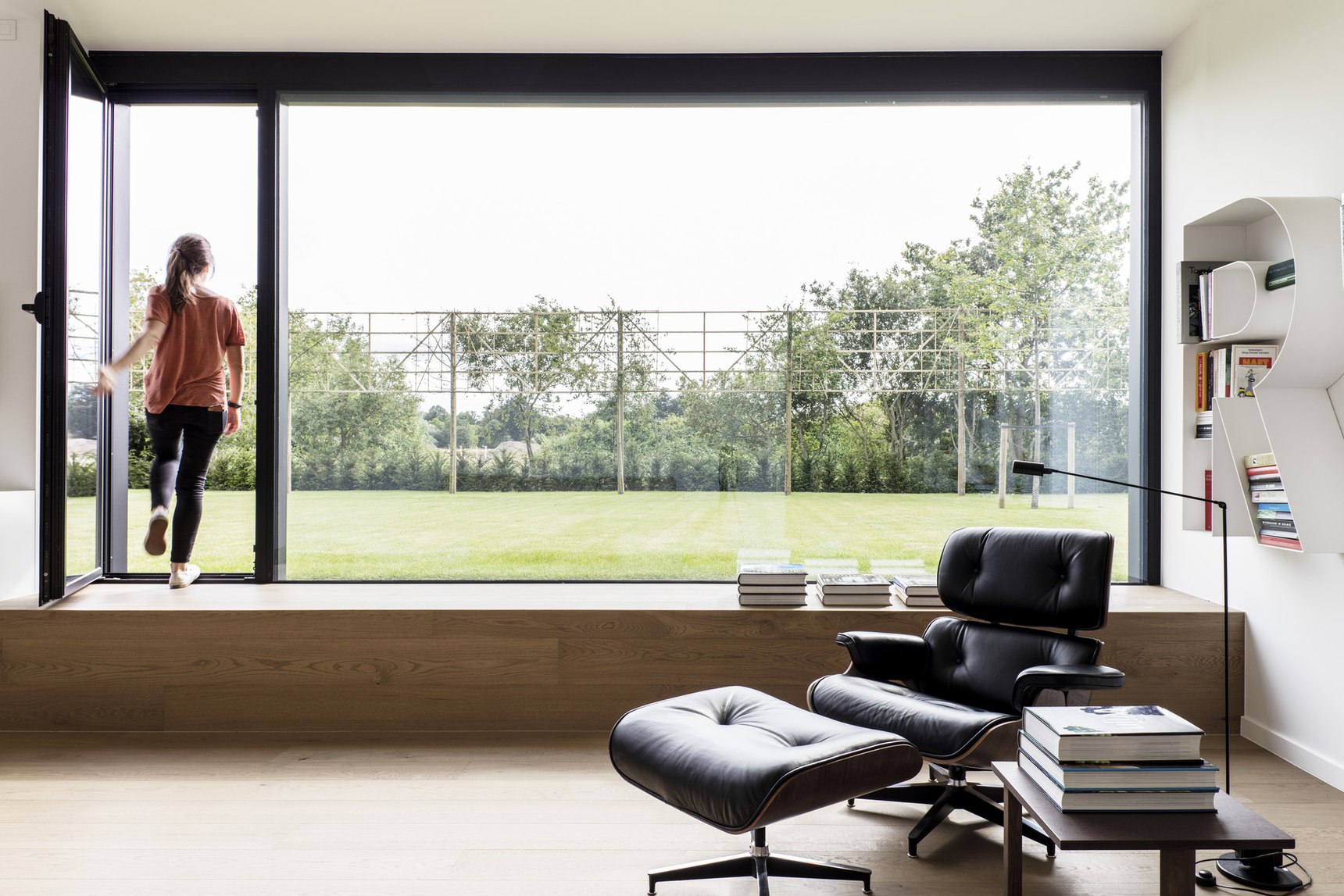 朱玛设计“飞屋”家居，紧凑布局中心壁炉成亮点-9