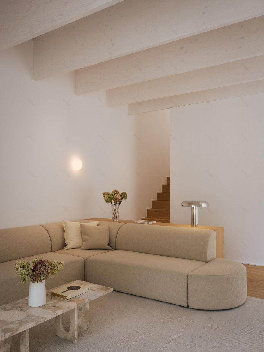 一二屋(由于此组合并非约定俗成的表达,这样的翻译只是按照字面组合呈现,可能在实际中没有确切对应的含义) 丨德国柏林-15