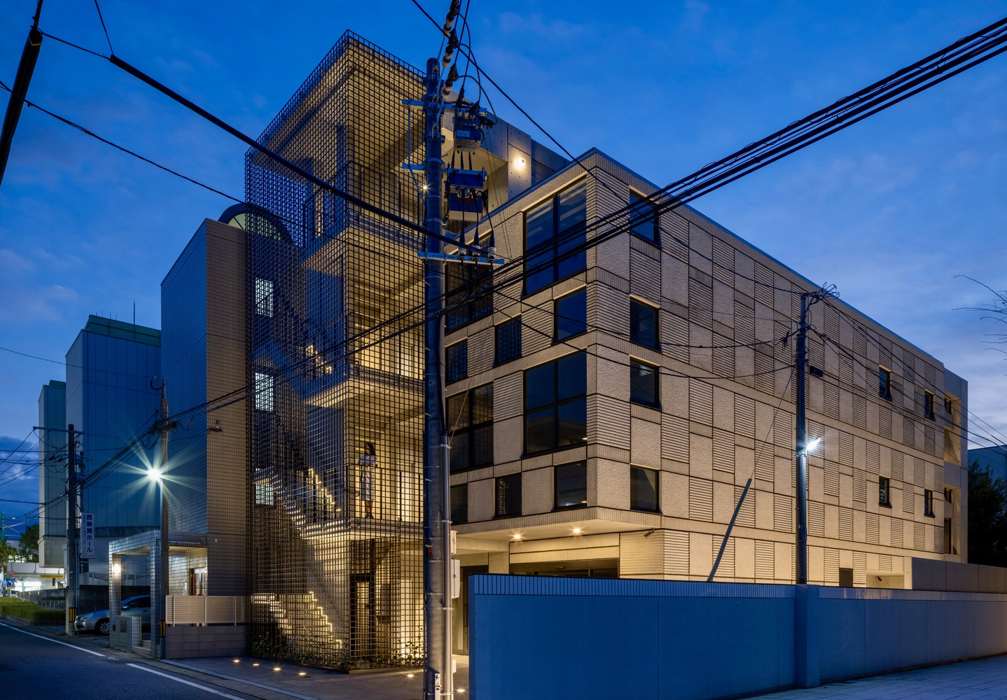 福冈多租户建筑中的格子丨日本福冈丨SAKO Architects-13