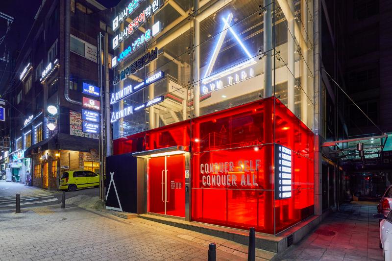 照明点亮 100 平商业空间-2