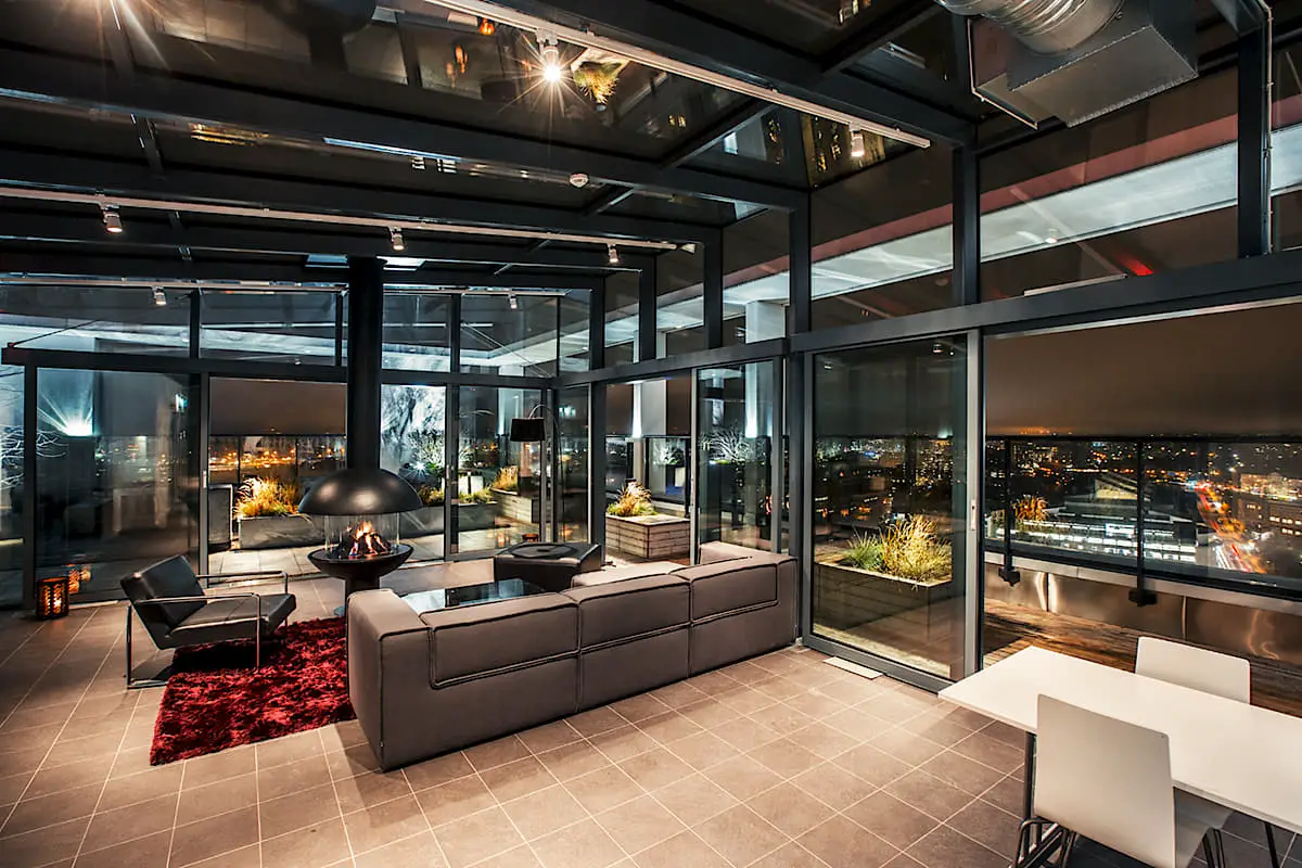 顶层阳光房设计，金属烟囱成亮点-13