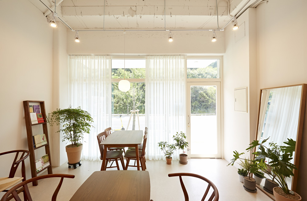 温馨 10 坪咖啡厅，打造舒适氛围-8