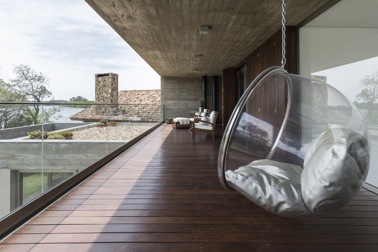 巴西河岸线性住宅,融入自然与通透-20