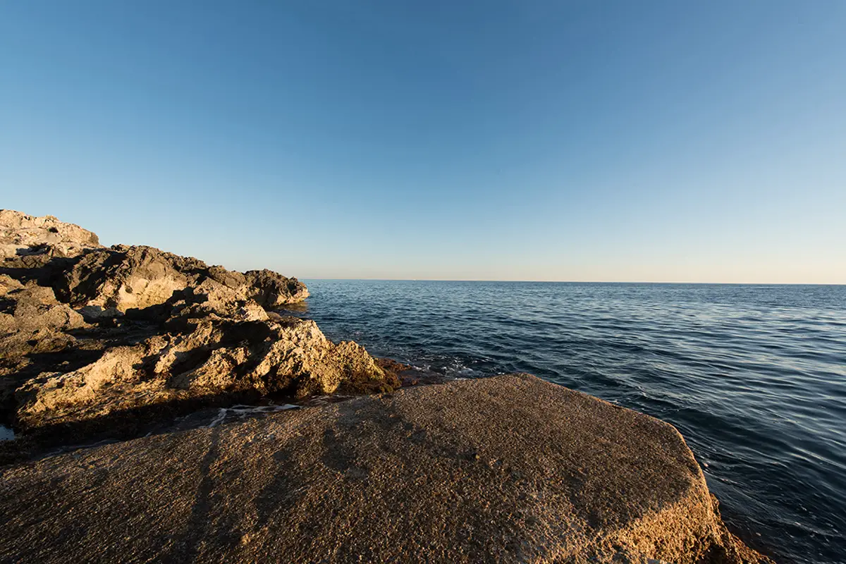 "地中海风情 | 白色别墅在西西里岛的宁静海景中熠熠生辉"-15