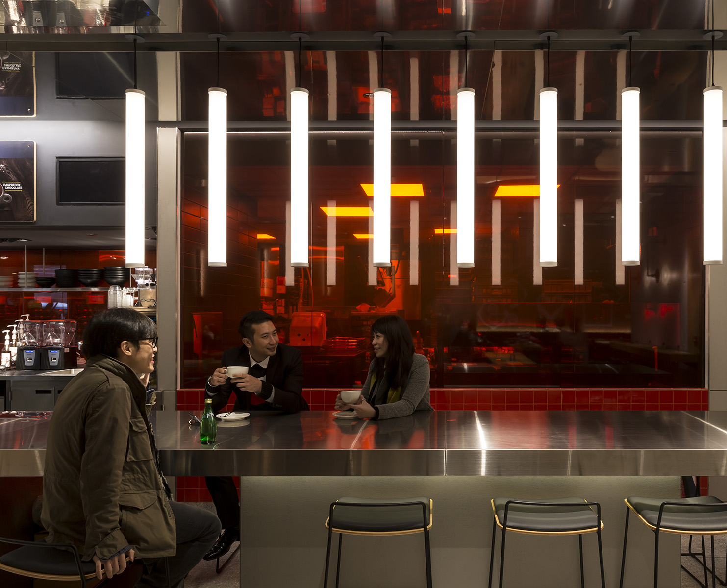 香港麦当劳打造简约经典室内空间-21