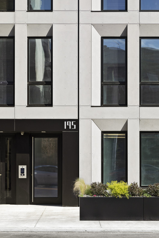 布碌仑 7 层住宅楼,阳光与都市景观的完美融合-11