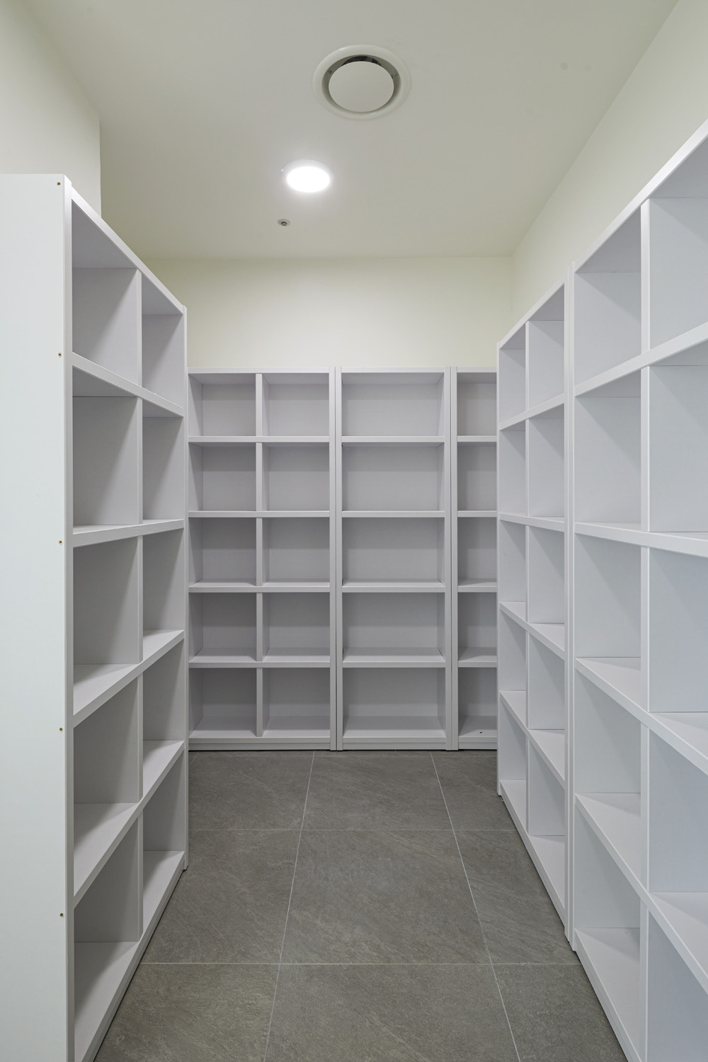 白色与木质，打造 60 平极简办公空间-15