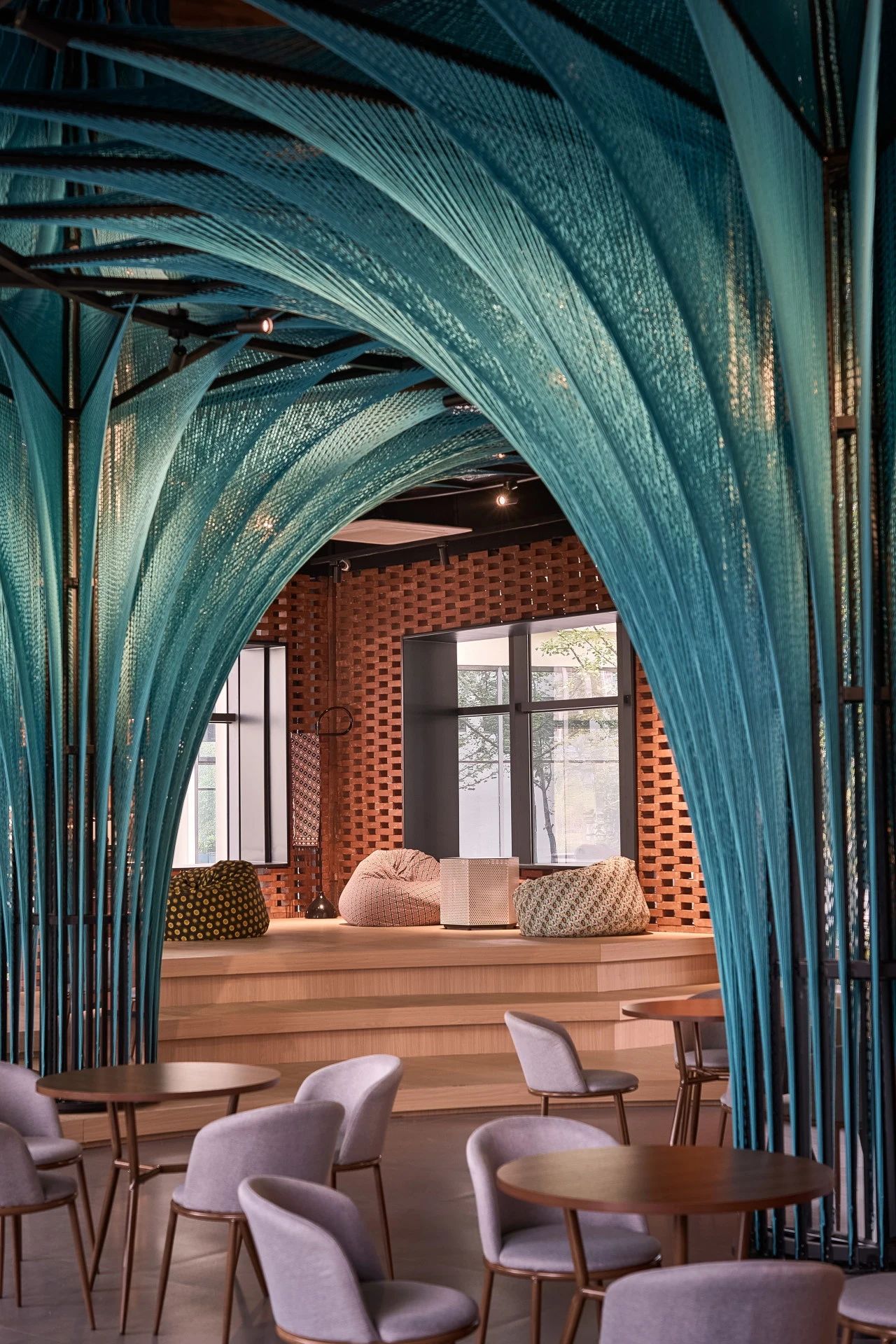 新作 · 风合睦晨丨乖幺妹土家织锦艺术咖啡吧丨中国张家界丨风合睦晨空间设计-16