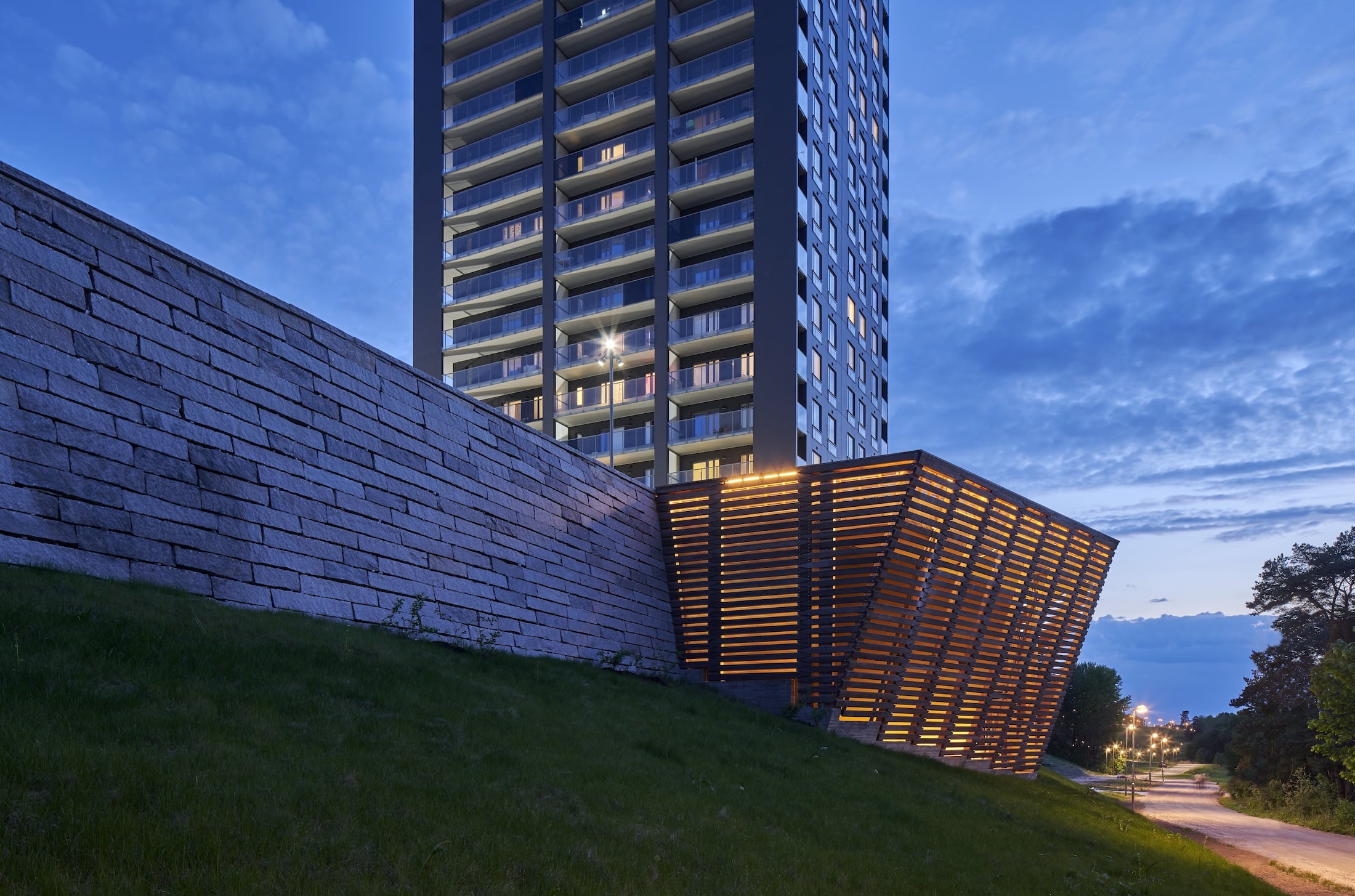 云客比的倾斜步道与全景露台-16