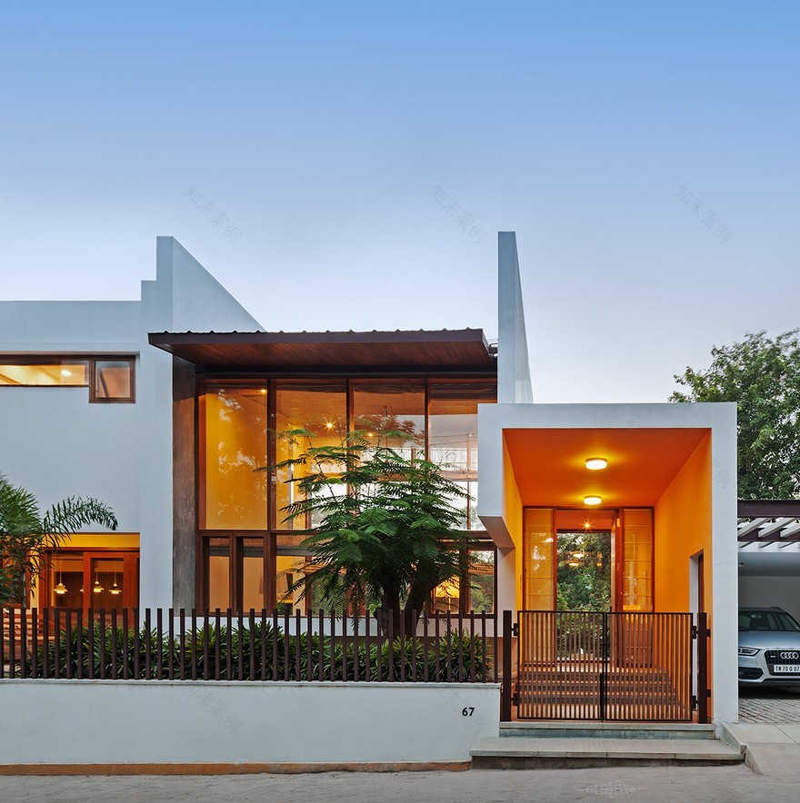 This Bangalore House Featuring Mid-Century Classics Furniture and Contemporary Art-37