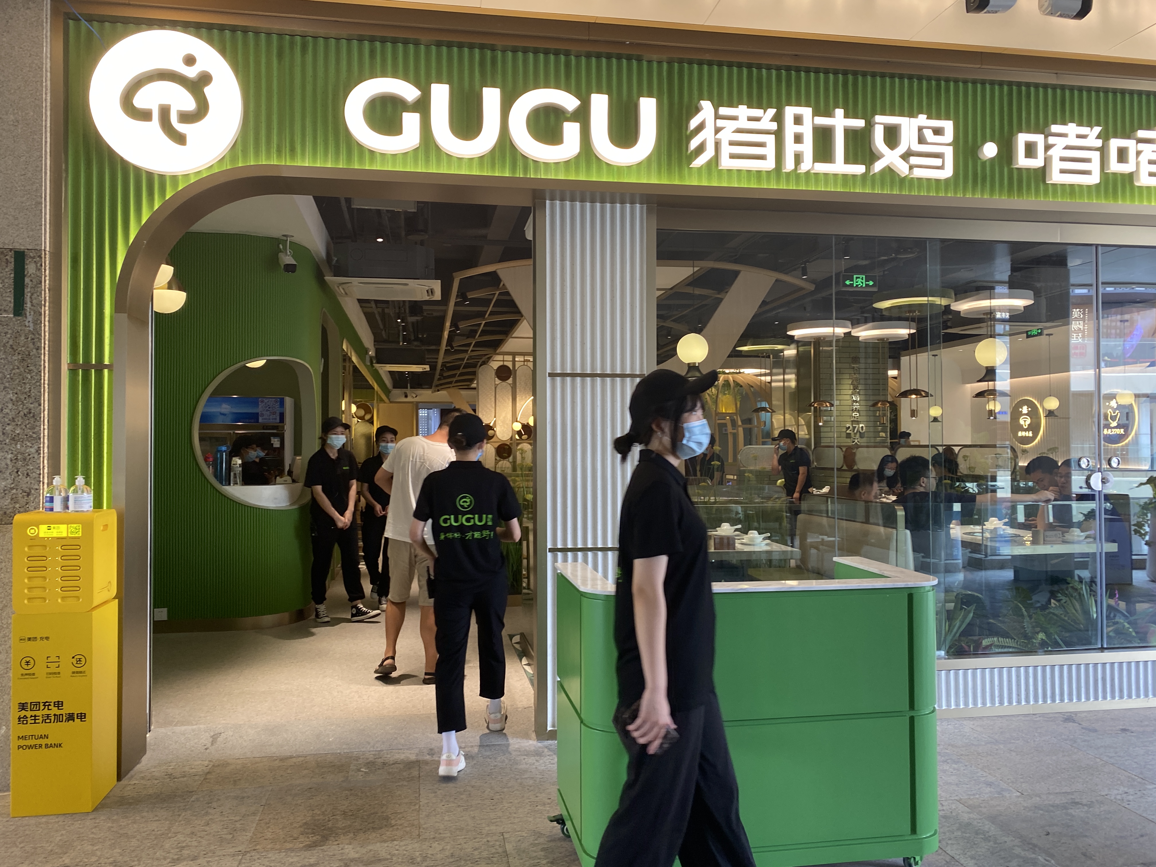 GUGU 猪肚鸡广式火锅啫啫煲餐饮空间全案设计丨中国深圳丨品深餐饮设计-19