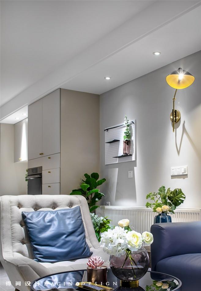无主灯设计客厅，品味轻复古沙发与西厨空间-10