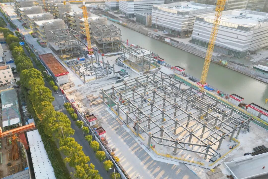 毫米级精度！金谷智能终端制造基地两地块实现钢结构封顶-12