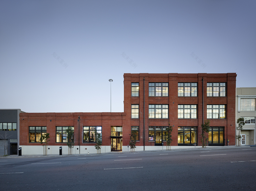 Weebly 办公室-- 旧金山历史仓库的现代改造-9