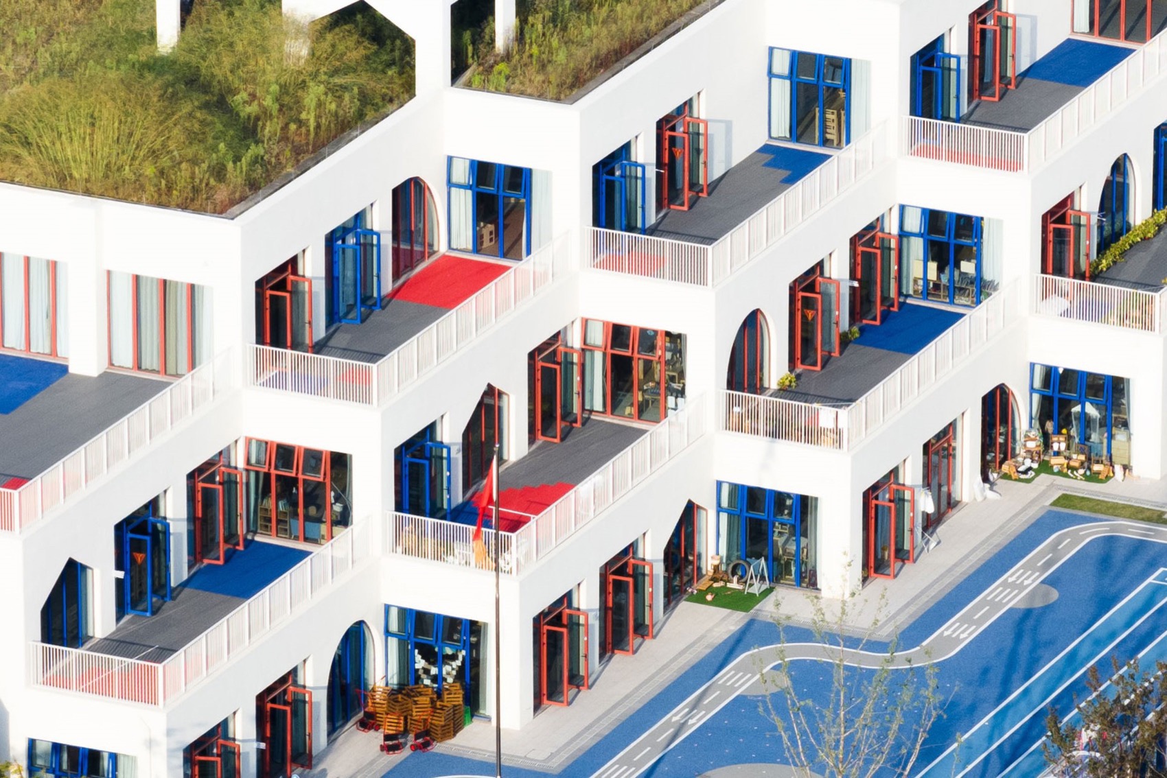 杭州良渚七贤幼儿园大溪谷园区 / CLOU-19