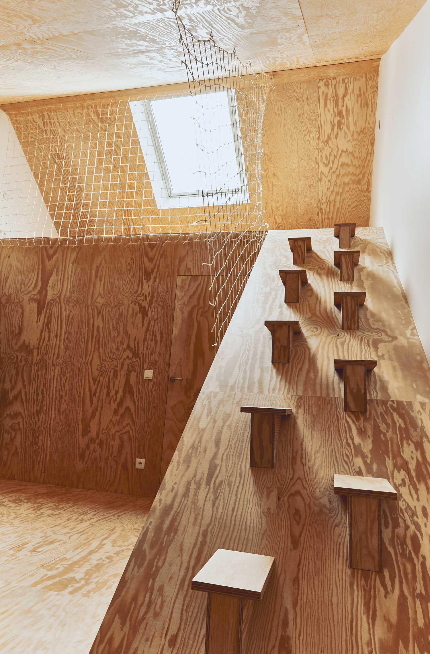 法国古老谷仓变身为现代乡村别墅-11